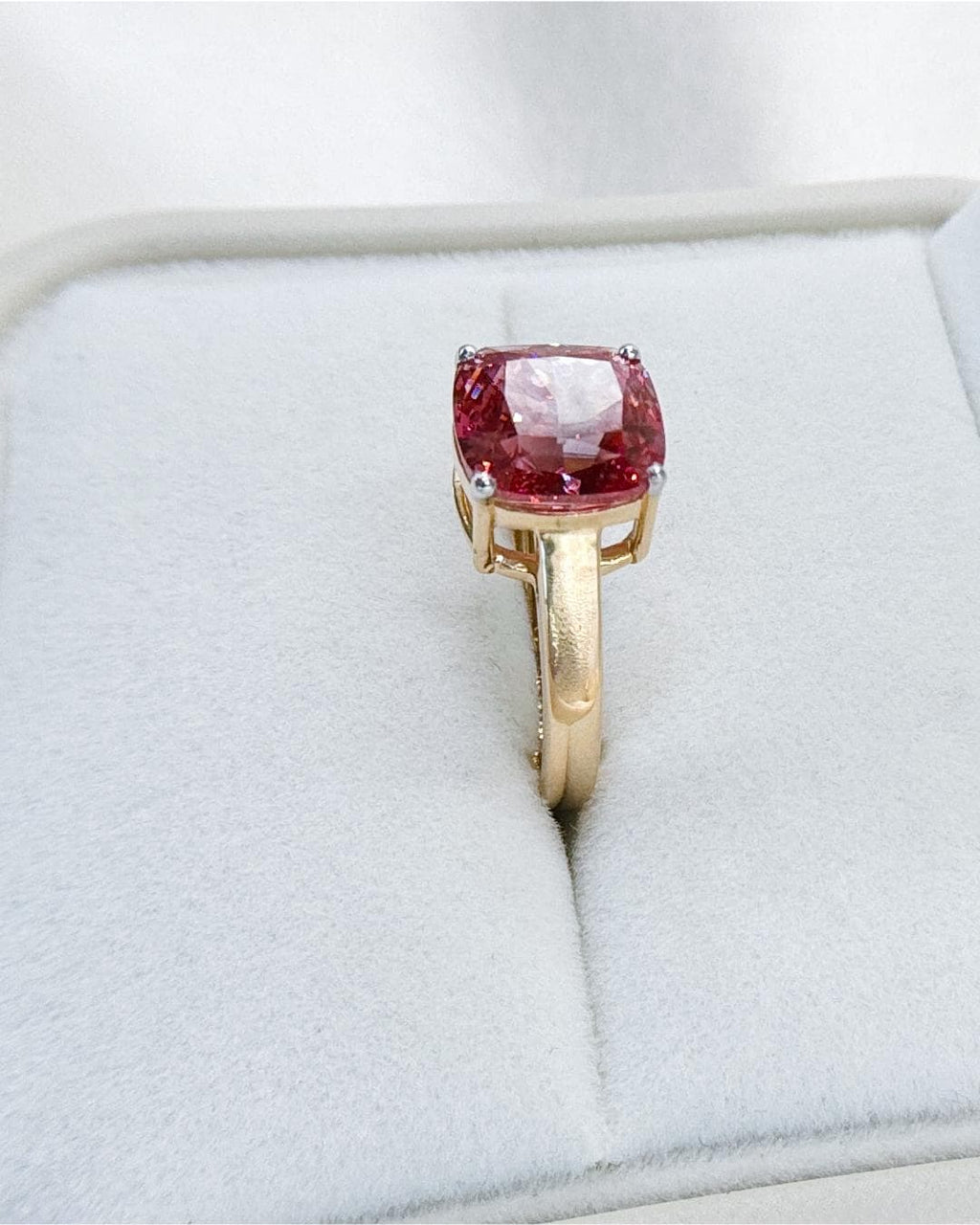 3.00 Carat Fancy Vivid Pink Cushion Cut Diamond Ring | 18K Gold | IGI Certified Ring