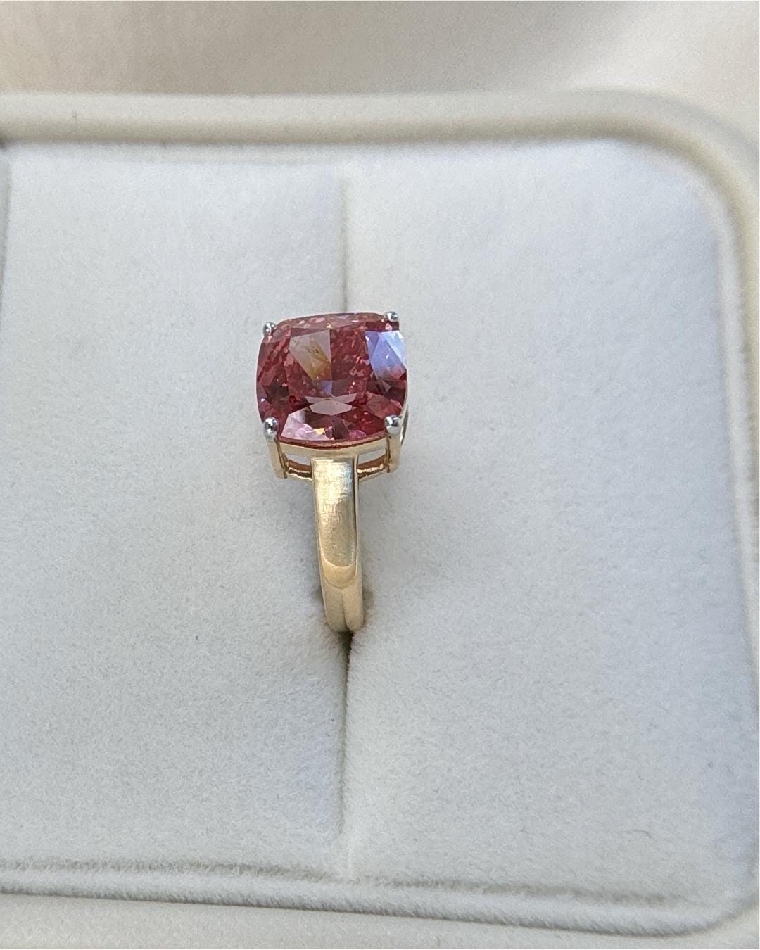 3.00 Carat Fancy Vivid Pink Cushion Cut Diamond Ring | 18K Gold | IGI Certified Ring