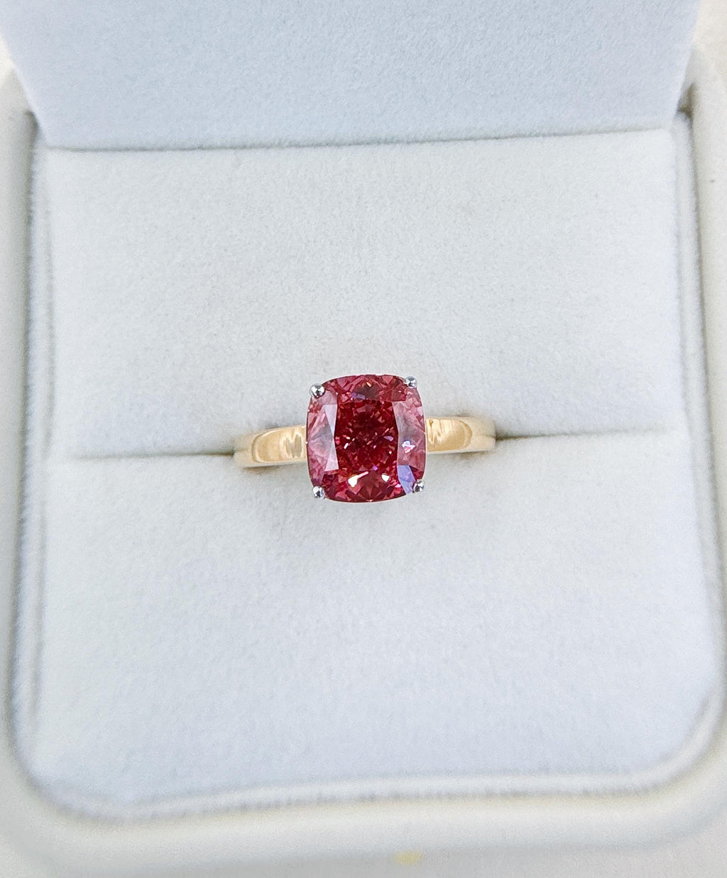 3.00 Carat Fancy Vivid Pink Cushion Cut Diamond Ring | 18K Gold | IGI Certified Ring